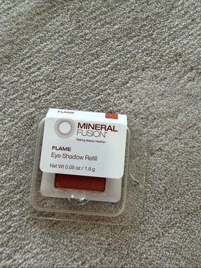 NIB Mineral Fusion Eye Shadow Refill in Flame